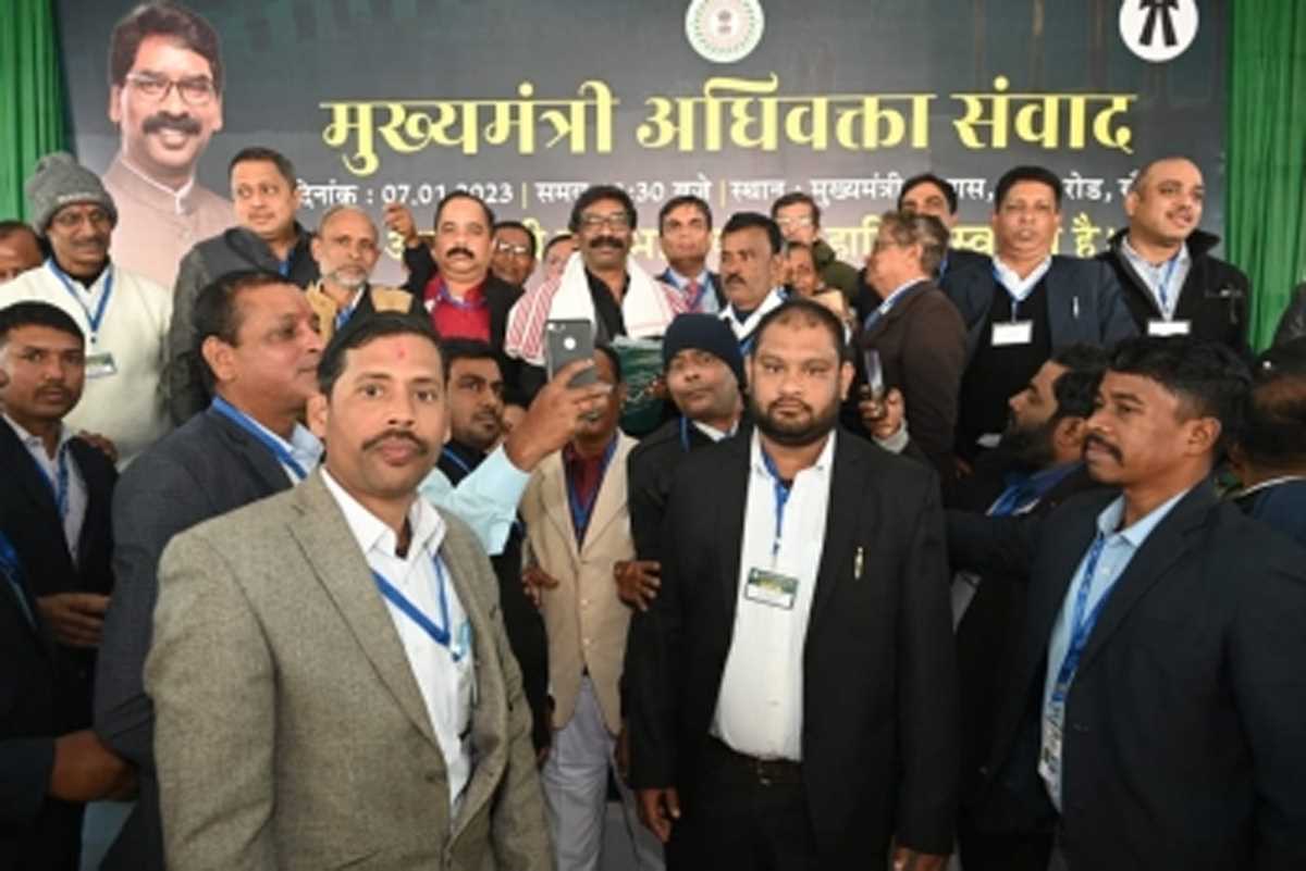 झारखंड में कोर्ट फीस वृद्धि के खिलाफ वकीलों का कार्य बहिष्कार, सीएम बोले-वकीलोंको पेंशन में सरकार देगी अंशदान झारखंड में कोर्ट फीस वृद्धि के खिलाफ वकीलों का कार्य बहिष्कार, सीएम बोले-वकीलोंको पेंशन में सरकार देगी अंशदान